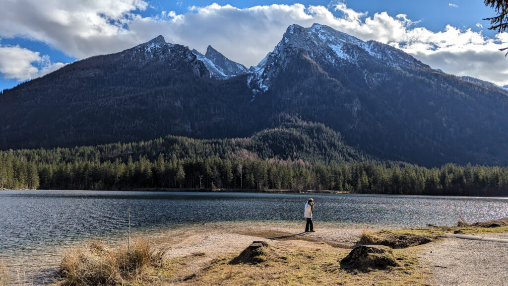 U Alpama, izmedju Njemačke i Austrije smješteno je jezero Hintersee.